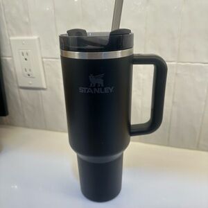 Stanley tumbler 40oz Matte Black Travel Mug with Handle ✨